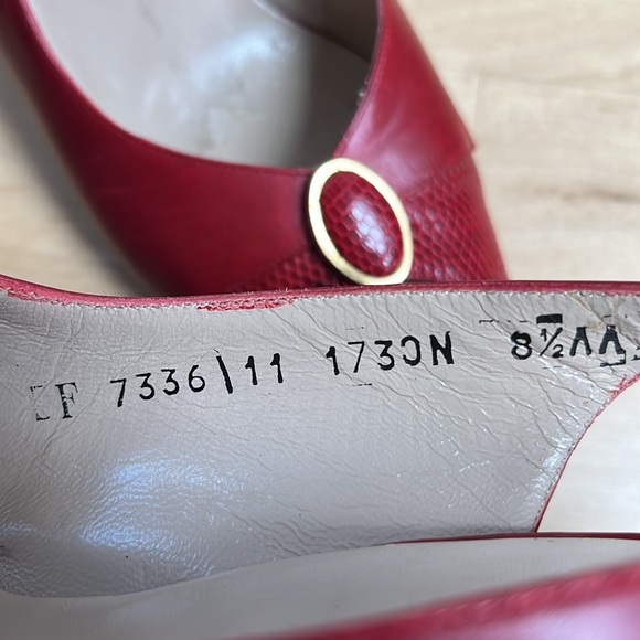 AS IS*  Ferragamo Slingback Heels with *one dark stain on right toe. 8.5N - Picture 6 of 9
